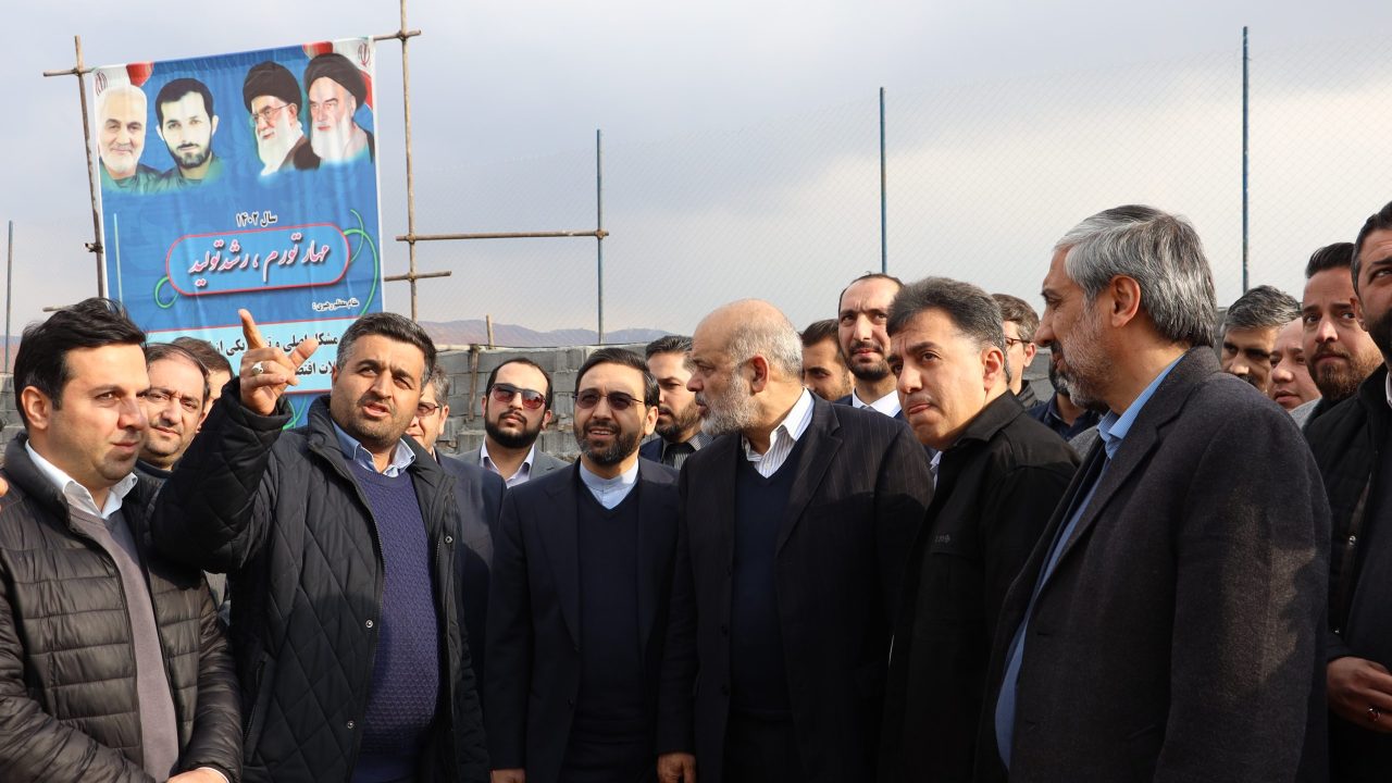 بازدید از کارخانه تولید قطعات بتنی برای احداث پل‌های غیرهمسطح در تبریز با حضور وزیر کشور