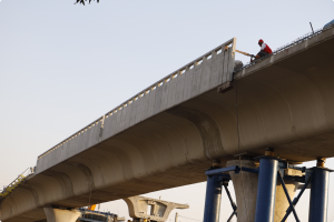 The mayor of Region 2 of Tabriz announced the 85 percent physical progress of the construction of the Qaramalek Intersection, a trans-regional project, by working around the clock. According to Shahriar, Musa Alipour Zanuzi announced this news and said: All segmental parts for installation in the eastern and western parts of the Qaramalek Unlevel Intersection deck have been produced, and the construction of this overpass continues with 85 percent physical progress. The mayor of Region 2 added: The installation of the deck parts of the eastern side of the Qaramalek Overpass Bridge, along with the handrails and bridge cornices, has been completed. Alipour stated: The installation of the deck parts of the western side of the bridge and the implementation of the ramps (road slopes) are also underway. The mayor of Region 2 also announced the preparation of traffic signs and the start of their installation to complete the Qaramalek Unlevel Intersection, and said: So far, 2.7 trillion rials have been spent on the construction of the Qaramalek Unlevel Intersection. The Qaramalek Unlevel Intersection, one of the most important traffic projects in Tabriz, is located in the municipality of District 6, and has a unique and new architecture. It is 530 meters long and 24 meters wide. It is currently being constructed on Kargar Boulevard. With the completion of the overpass, citizens will witness a major traffic transformation, facilitating traffic from the western area of Tabriz, and streamlining urban traffic.